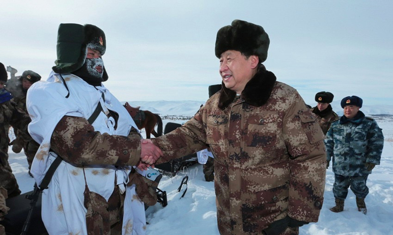 2014年1月26日，習(xí)近平總書記春節(jié)前夕冒嚴(yán)寒踏冰雪慰問邊防官兵。