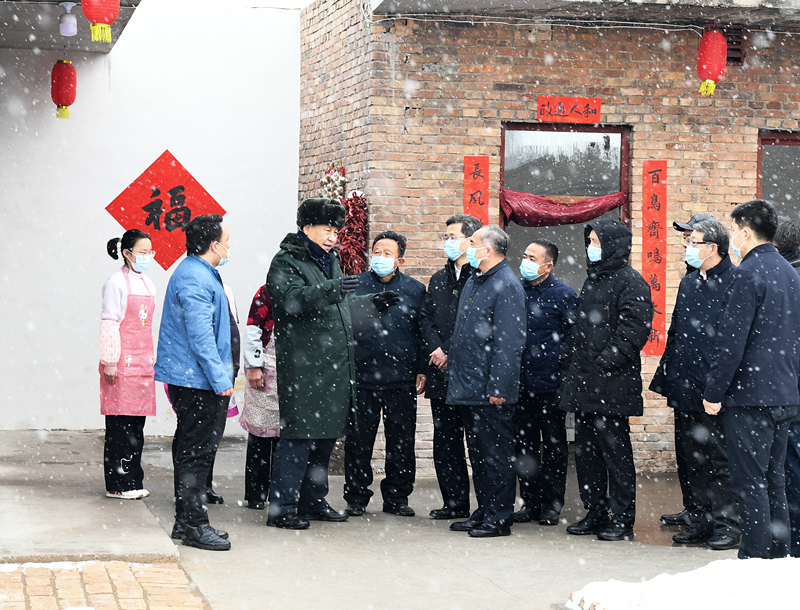 2022年1月26日，習(xí)近平總書記在山西霍州馮南垣村受災(zāi)村民師紅兵家看望。