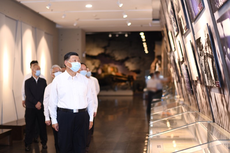2022年8月16日至17日，中共中央總書記、國家主席、中央軍委主席習(xí)近平在遼寧考察。這是16日下午，習(xí)近平在錦州市考察遼沈戰(zhàn)役紀(jì)念館。 新華社記者 燕雁 攝