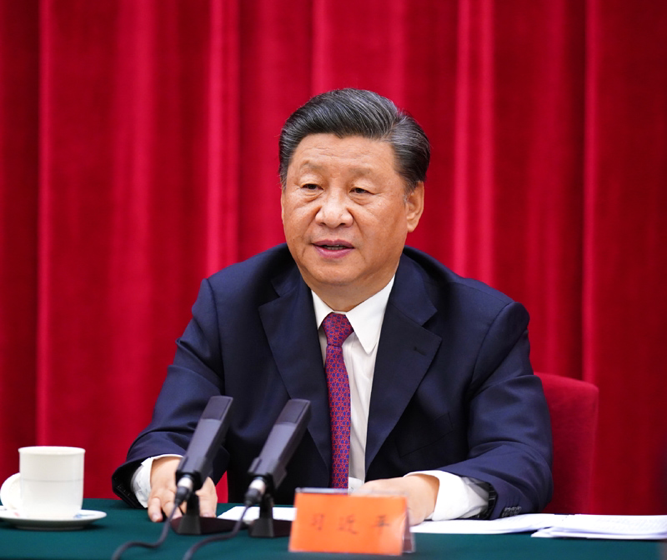 2020年9月3日下午，中共中央、國務(wù)院、中央軍委在北京人民大會(huì)堂舉行座談會(huì)，紀(jì)念中國人民抗日戰(zhàn)爭暨世界反法西斯戰(zhàn)爭勝利75周年。中共中央總書記、國家主席、中央軍委主席習(xí)近平出席座談會(huì)并發(fā)表重要講話。新華社記者 謝環(huán)馳 攝