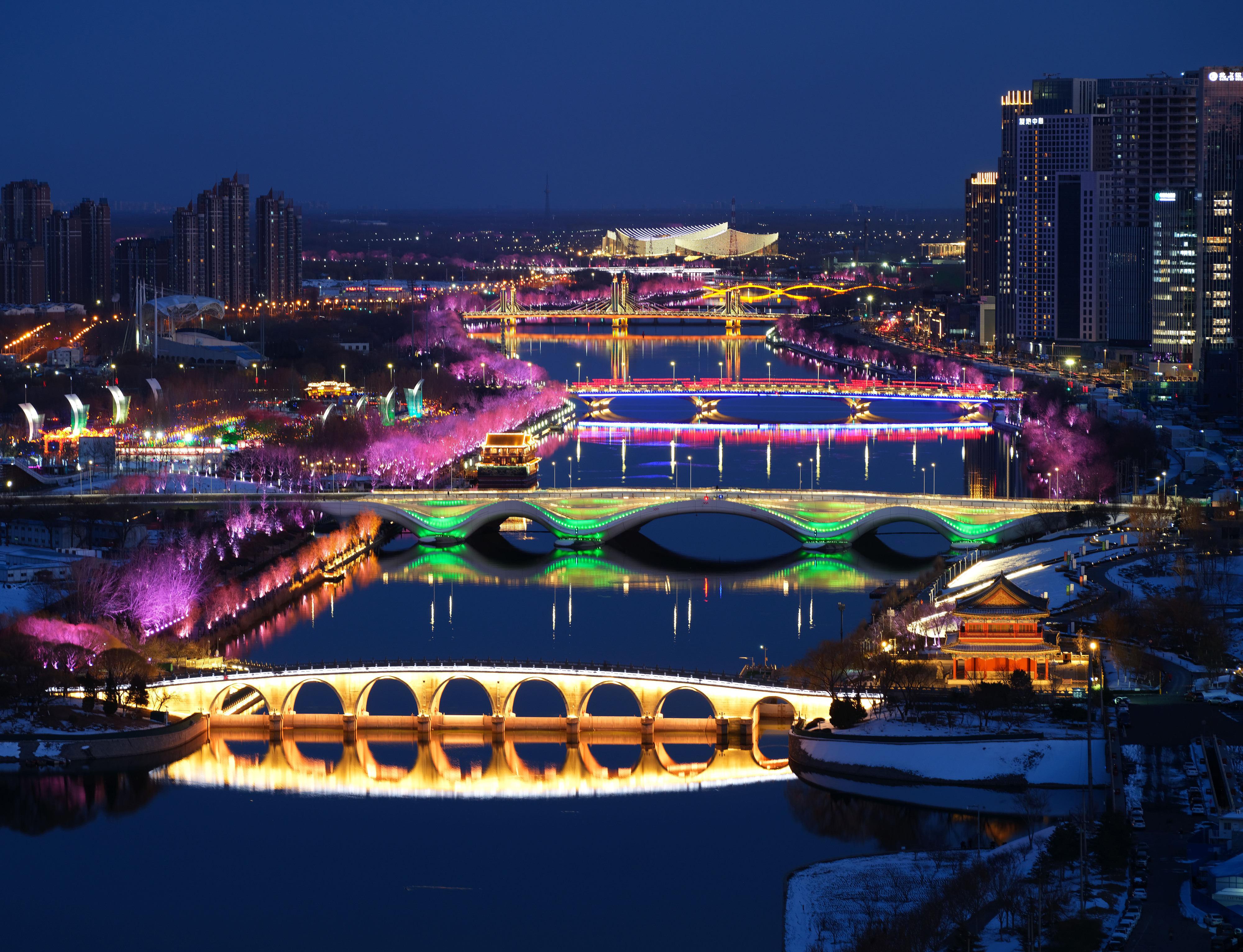 2024年2月22日，京杭大運河北京通州段夜景。