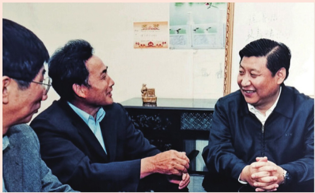 2003年4月24日，時任浙江省委書記習近平在浙江下姜村調(diào)研。
